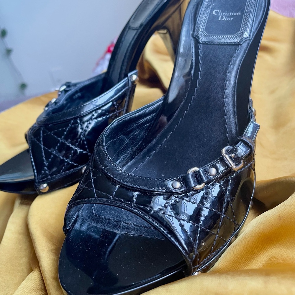 Dior Black Stiletto Heels with Quilted Texture - Picture 6 of 10